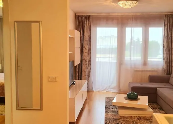 Stylish New Belgrade Apt Parking 5E Per Day