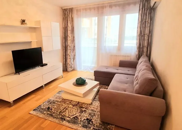 Stylish New Belgrade Apt Parking 5E Per Day